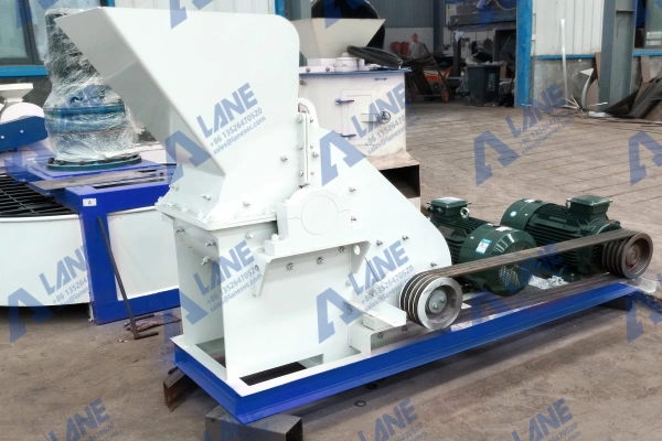 Uniform particle size cat litter crusher